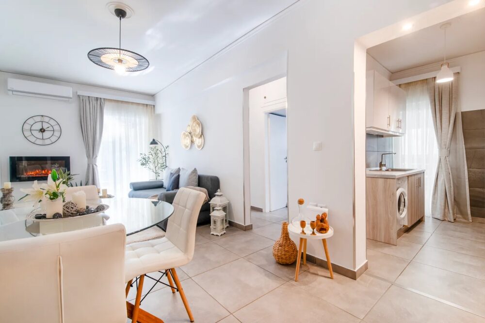 (for sale) Residential Apartment || Athens south suburbs / Vari - Varkiza - 52.0sq.m, 1 B/R,285.000€