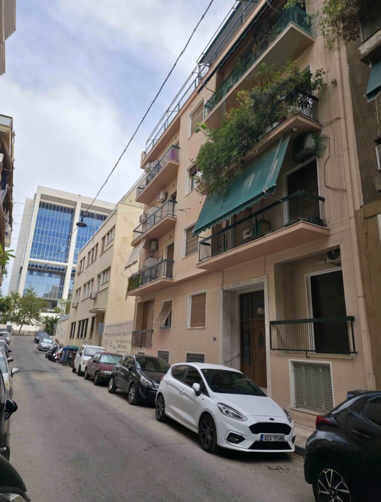 (for sale) Residential Apartment || Athens center / Gizi - Pedion Areos - 80.0sq.m, 2 B/R,270.000€